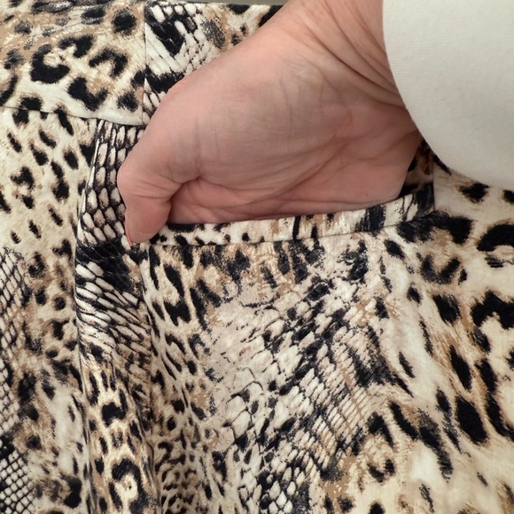 Chicos Brigitte Animal Print crop length sz 2 (equiv sz 12-14). - Picture 4 of 8